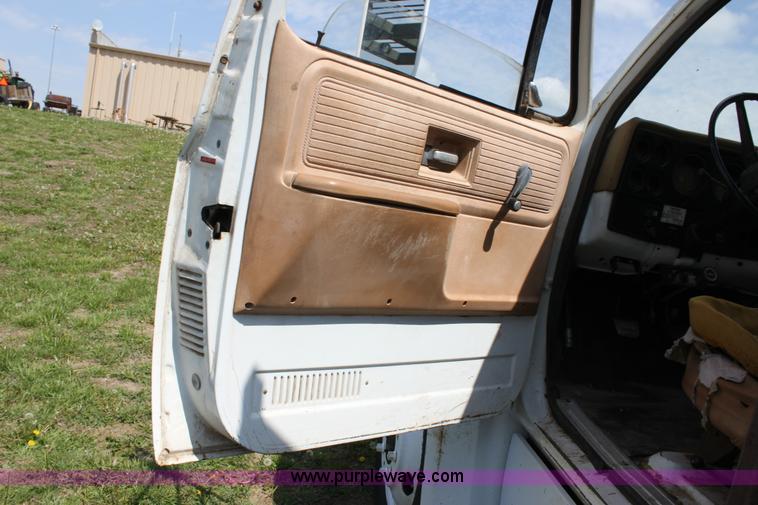 image for item D7697 1979 GMC 6000 flatbed dump truck