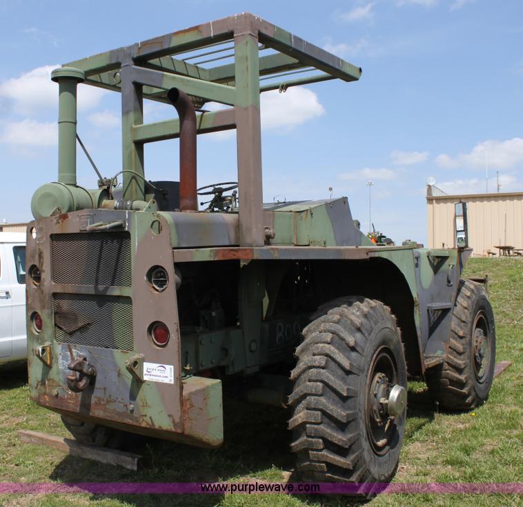 image for item D7698 Chrysler forklift