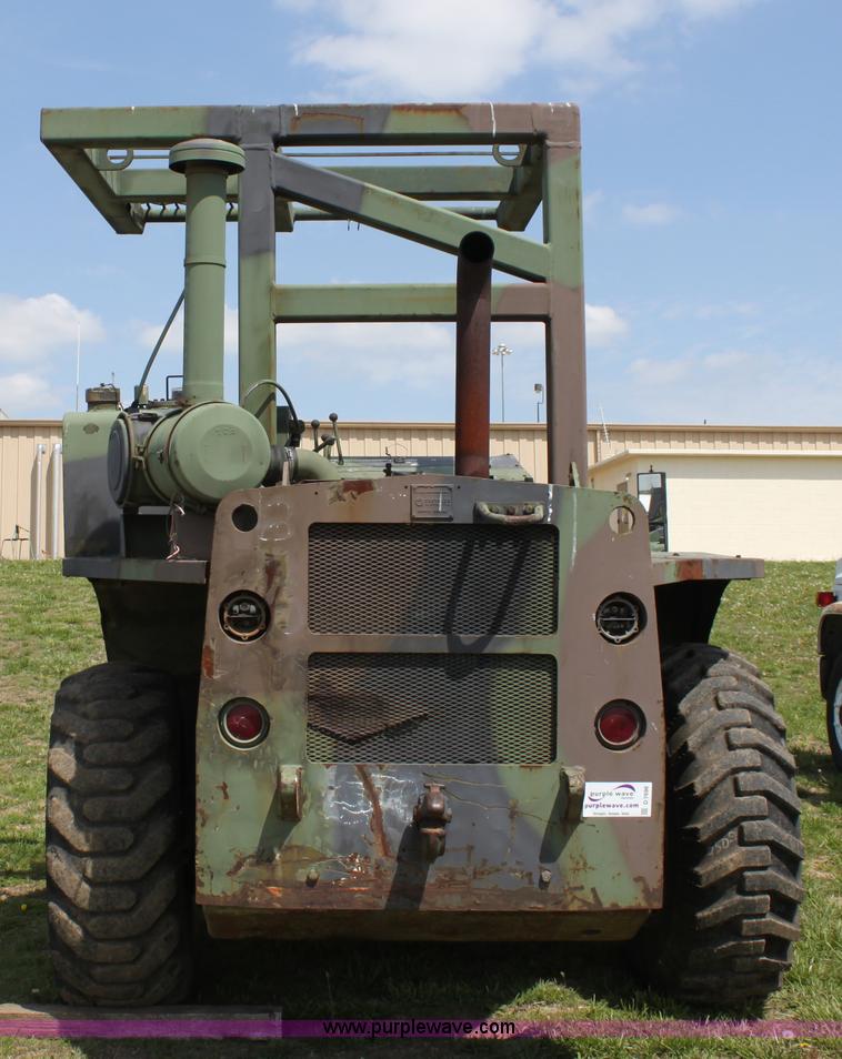 image for item D7698 Chrysler forklift