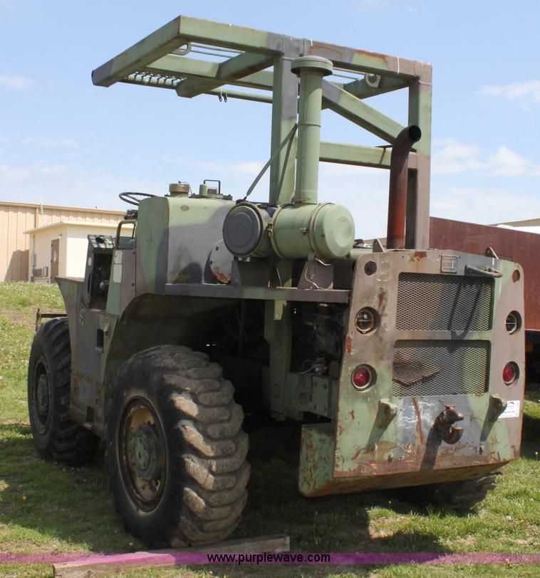 image for item D7698 Chrysler forklift