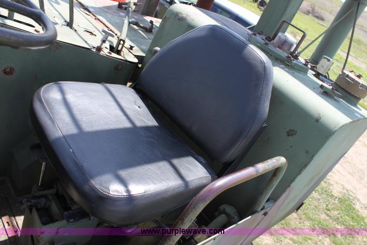 image for item D7698 Chrysler forklift