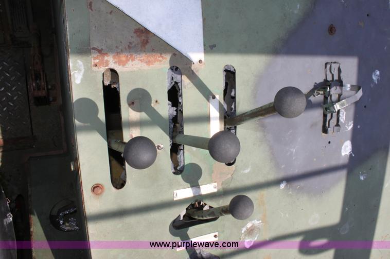 image for item D7698 Chrysler forklift