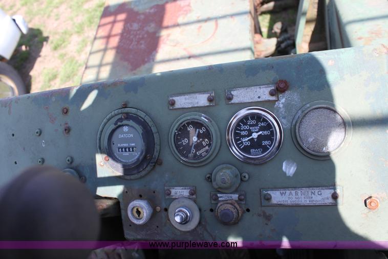 image for item D7698 Chrysler forklift