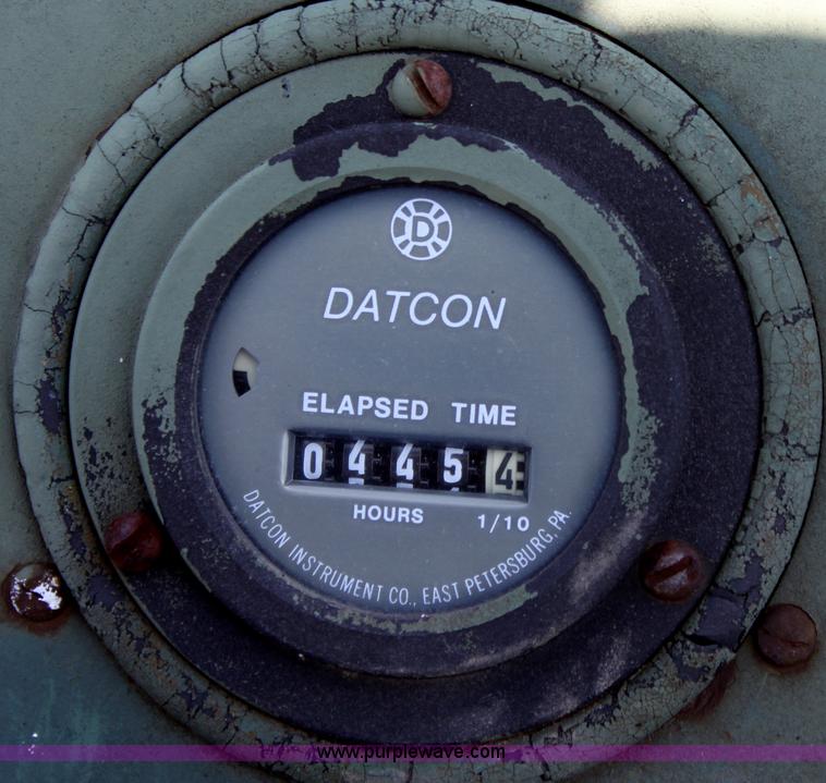 image for item D7698 Chrysler forklift