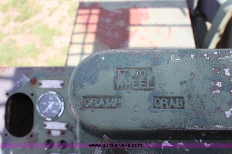 image for item D7698 Chrysler forklift