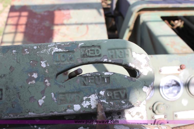 image for item D7698 Chrysler forklift