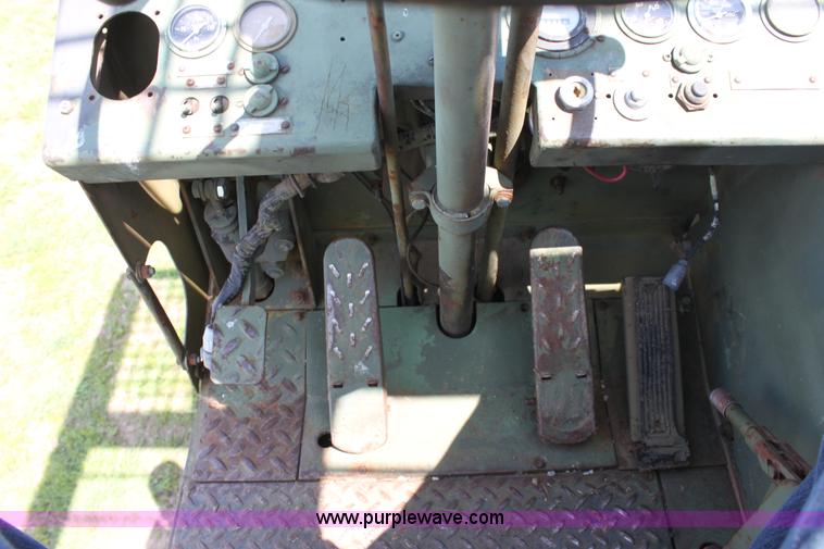 image for item D7698 Chrysler forklift