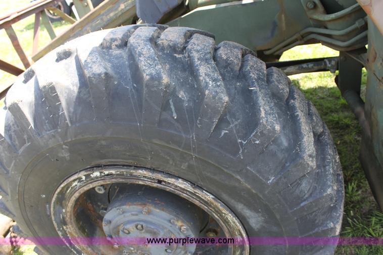 image for item D7698 Chrysler forklift