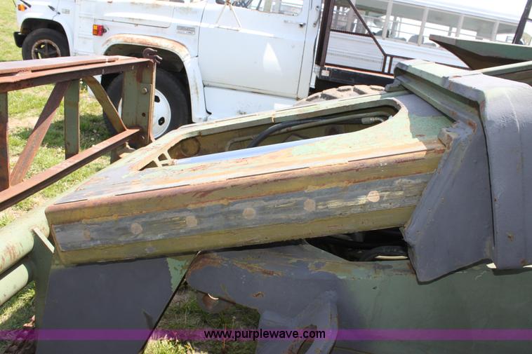 image for item D7698 Chrysler forklift