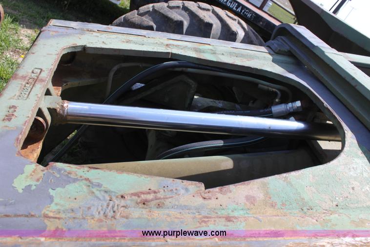 image for item D7698 Chrysler forklift