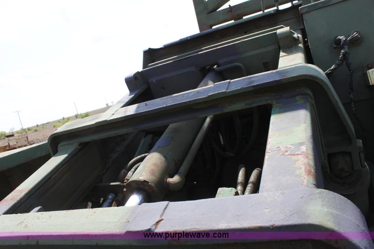 image for item D7698 Chrysler forklift