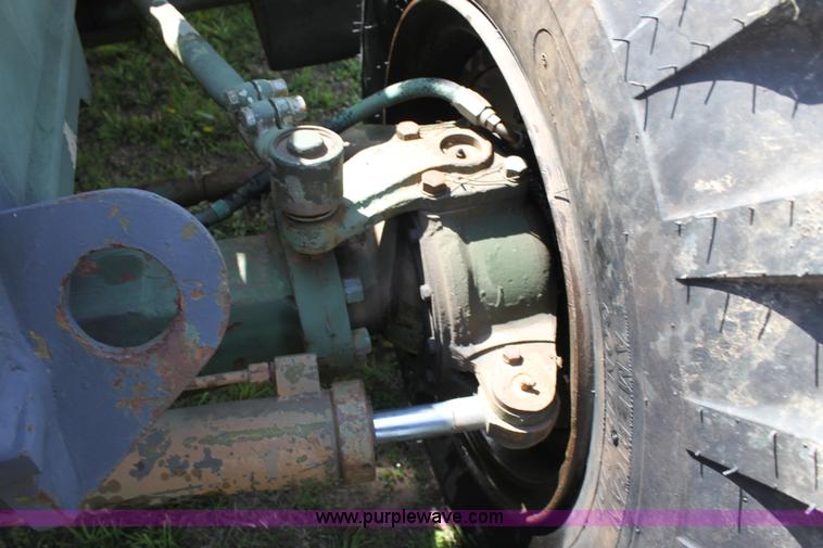 image for item D7698 Chrysler forklift