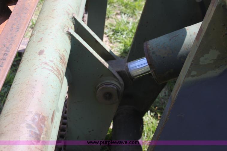 image for item D7698 Chrysler forklift