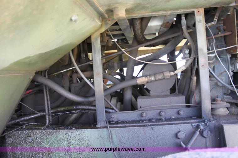 image for item D7698 Chrysler forklift