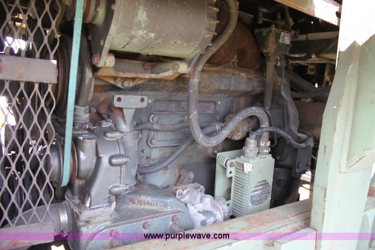 image for item D7698 Chrysler forklift