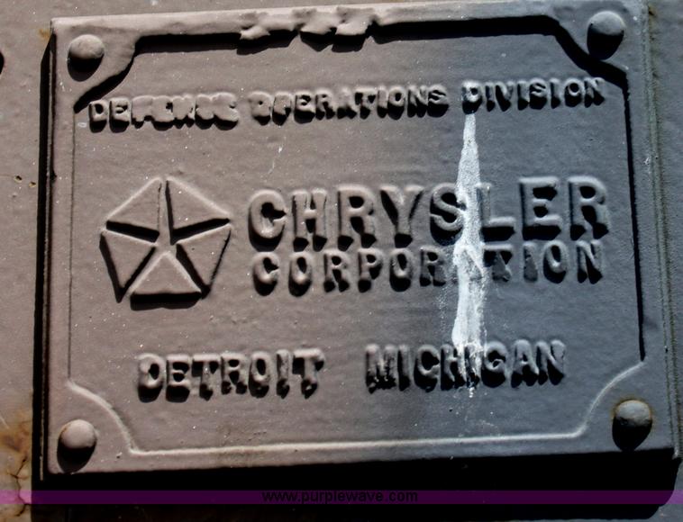 image for item D7698 Chrysler forklift