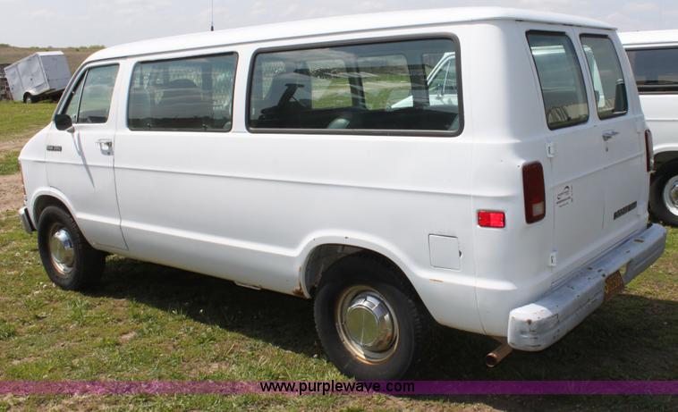 image for item D7700 1991 Dodge Ram B350 van