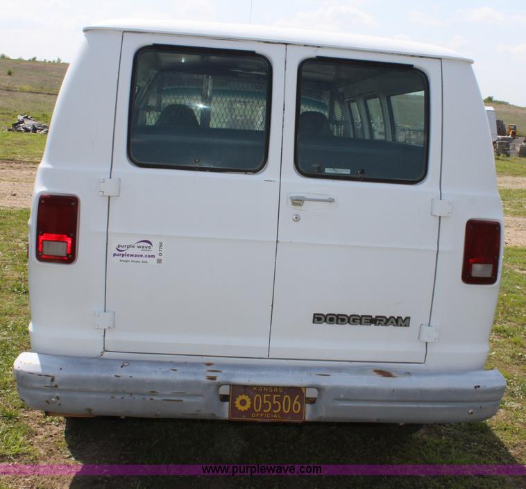 image for item D7700 1991 Dodge Ram B350 van