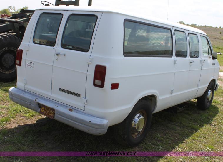 image for item D7700 1991 Dodge Ram B350 van