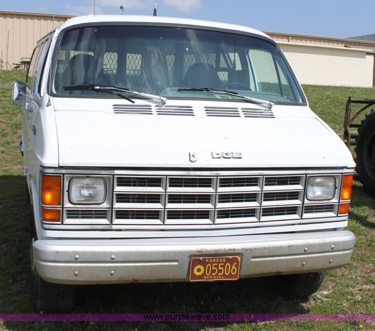 image for item D7700 1991 Dodge Ram B350 van