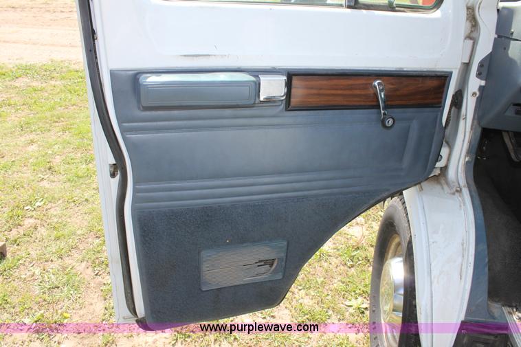 image for item D7700 1991 Dodge Ram B350 van