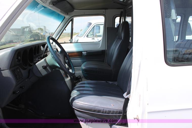 image for item D7700 1991 Dodge Ram B350 van