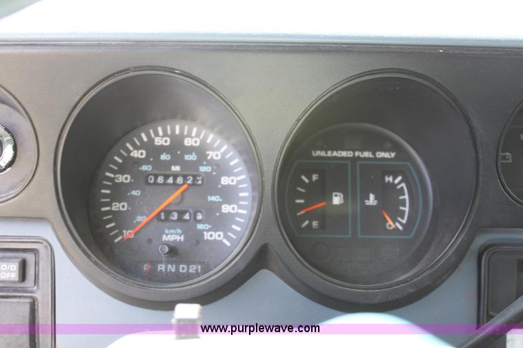 image for item D7700 1991 Dodge Ram B350 van