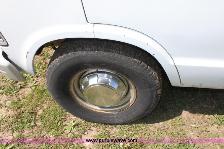 image for item D7700 1991 Dodge Ram B350 van