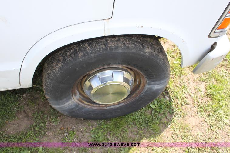 image for item D7700 1991 Dodge Ram B350 van