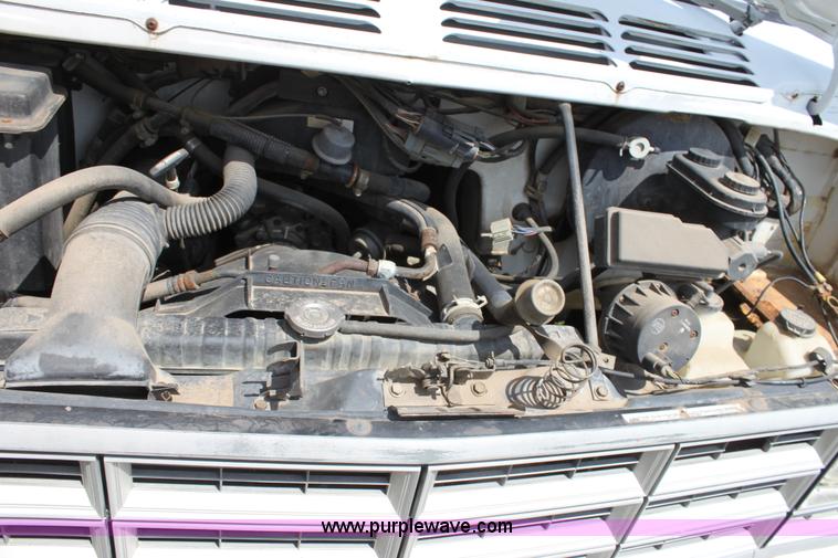 image for item D7700 1991 Dodge Ram B350 van