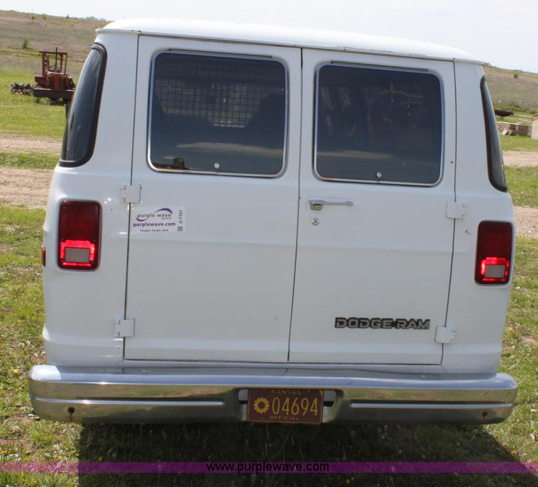 image for item D7701 1990 Dodge Ram B350 van