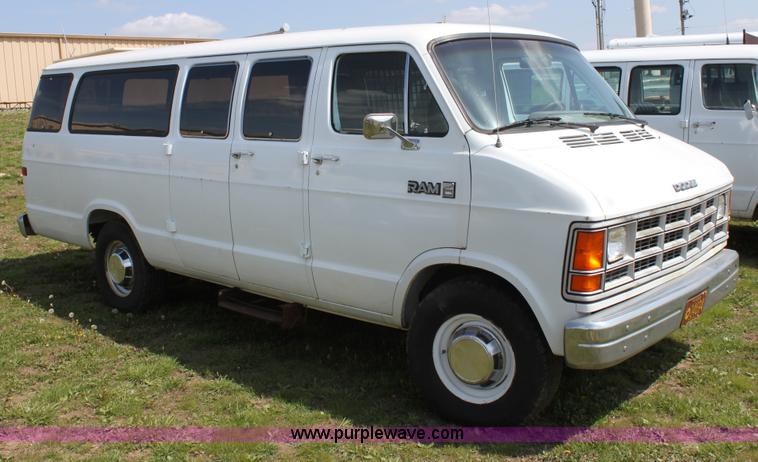 image for item D7701 1990 Dodge Ram B350 van