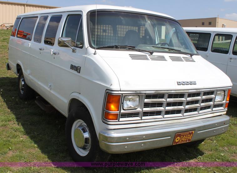 image for item D7701 1990 Dodge Ram B350 van