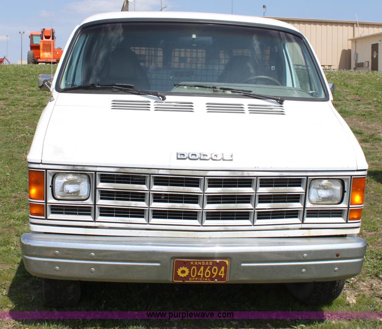 image for item D7701 1990 Dodge Ram B350 van