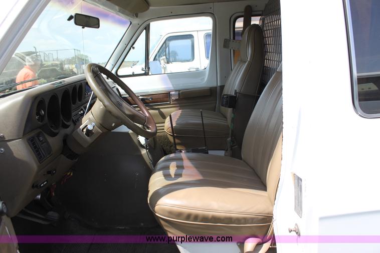image for item D7701 1990 Dodge Ram B350 van