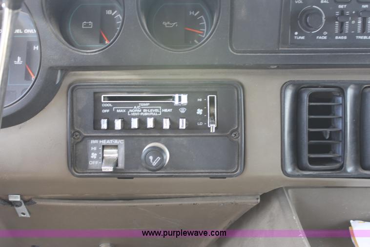 image for item D7701 1990 Dodge Ram B350 van