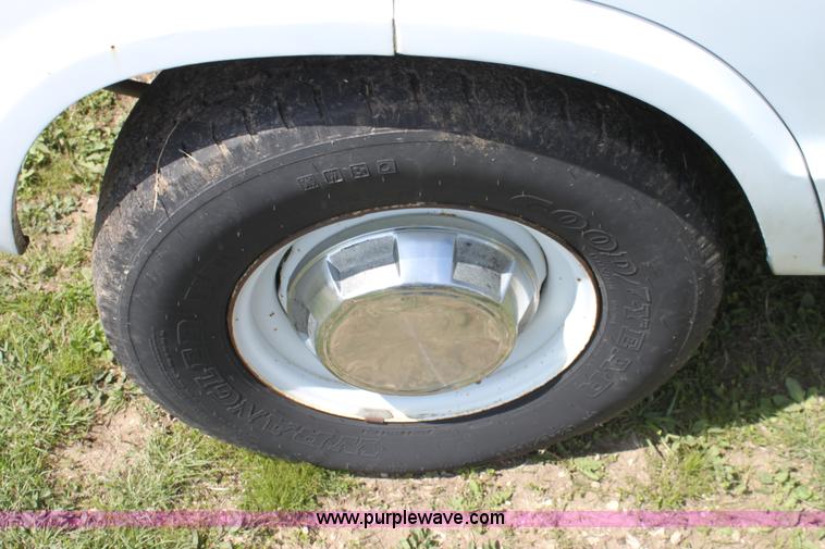 image for item D7701 1990 Dodge Ram B350 van