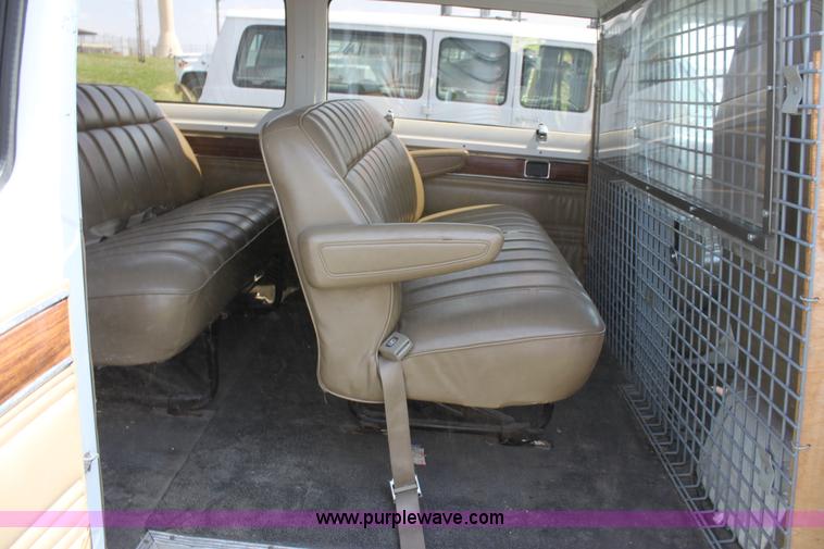 image for item D7701 1990 Dodge Ram B350 van