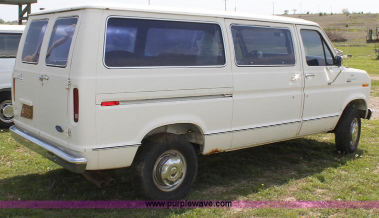 image for item D7702 1989 Ford E250 van