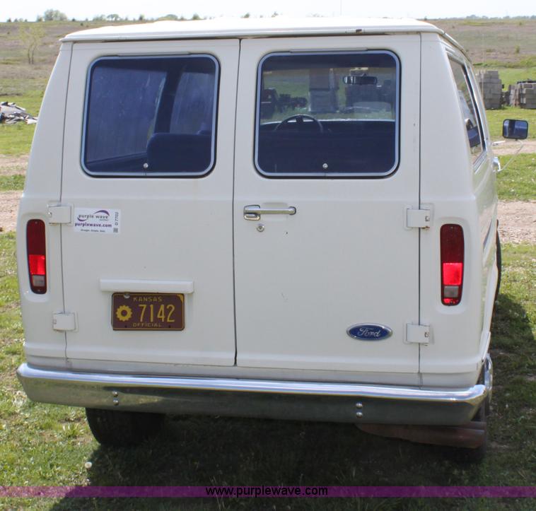 image for item D7702 1989 Ford E250 van