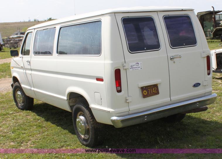 image for item D7702 1989 Ford E250 van
