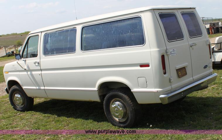 image for item D7702 1989 Ford E250 van
