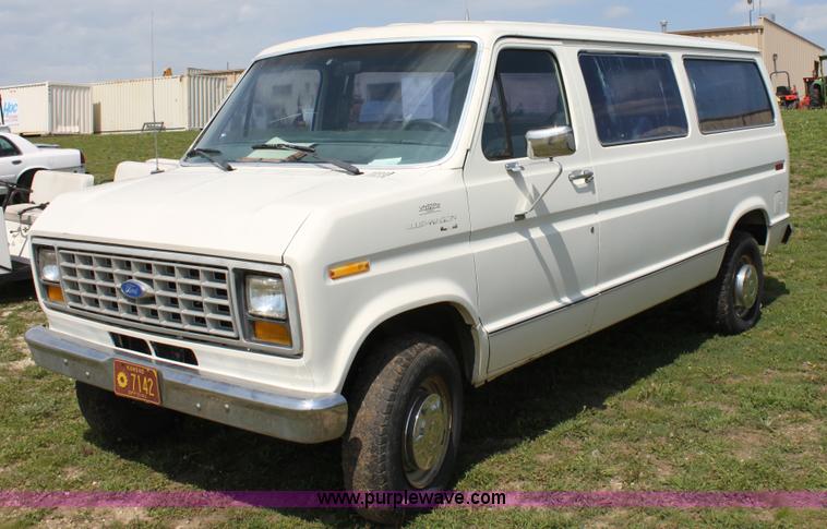 image for item D7702 1989 Ford E250 van