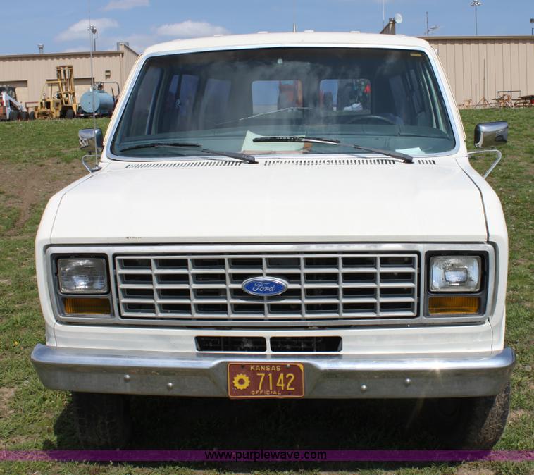 image for item D7702 1989 Ford E250 van