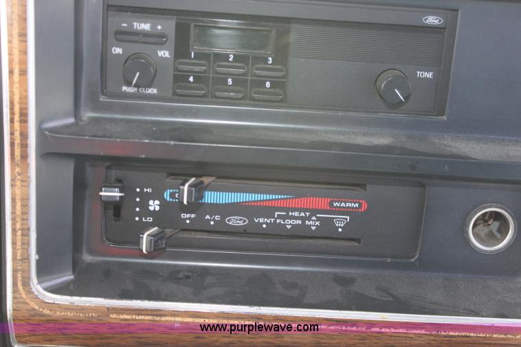 image for item D7702 1989 Ford E250 van