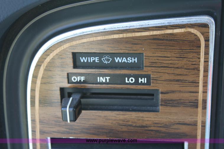 image for item D7702 1989 Ford E250 van