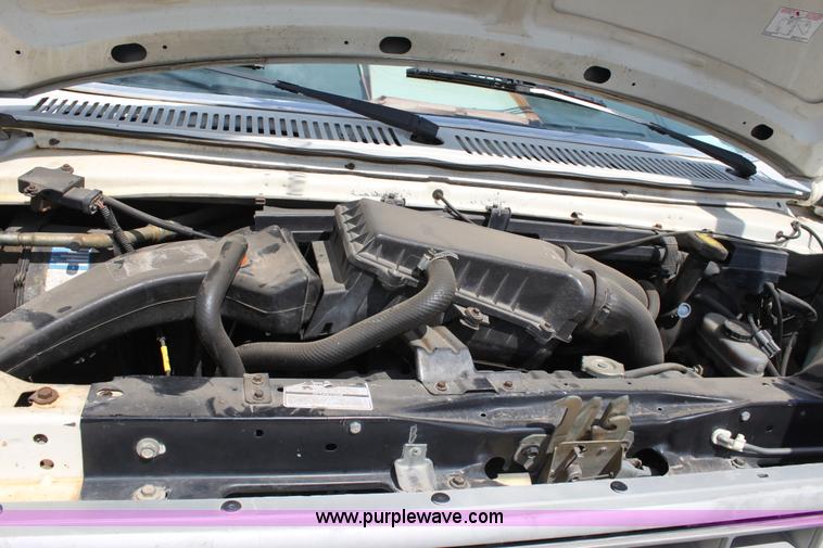 image for item D7702 1989 Ford E250 van