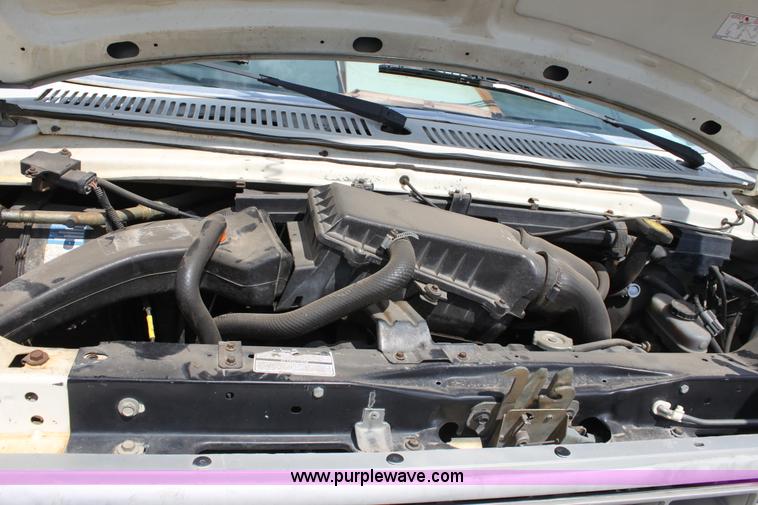 image for item D7702 1989 Ford E250 van