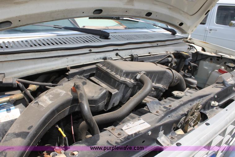 image for item D7702 1989 Ford E250 van