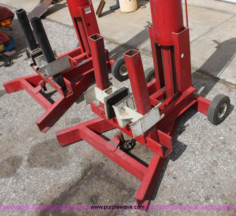 image for item D7709 Black Hawk 2.5 ton bumper jack